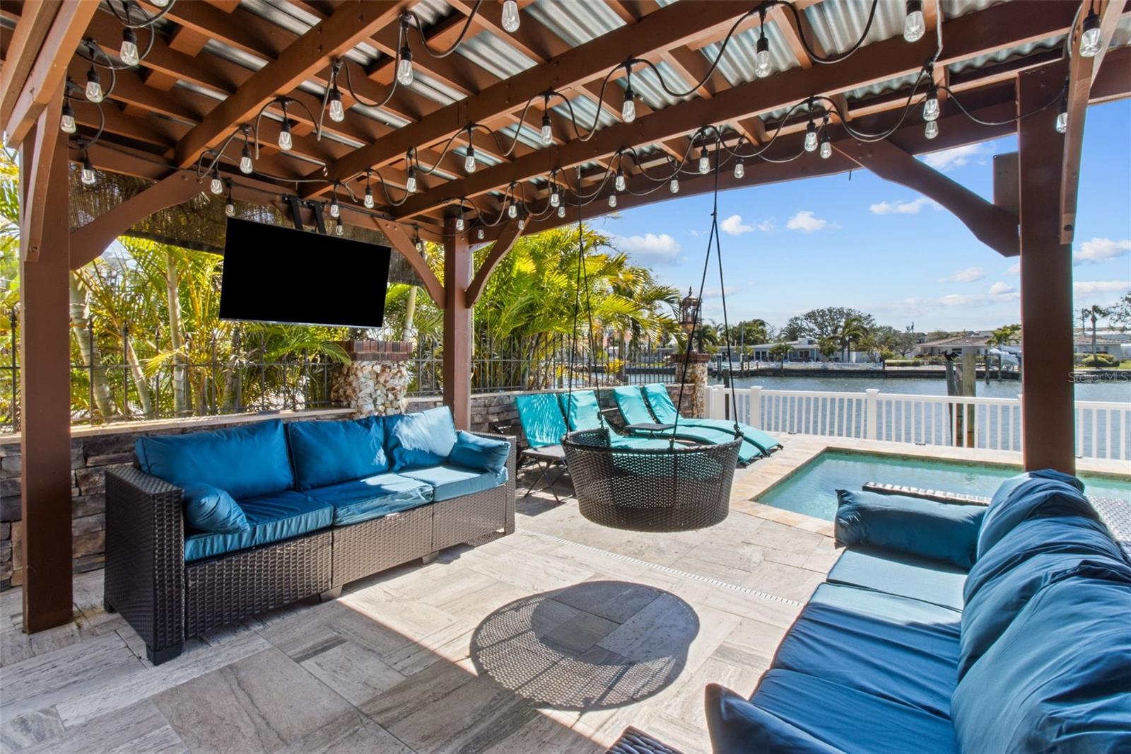 357 LA HACIENDA DR