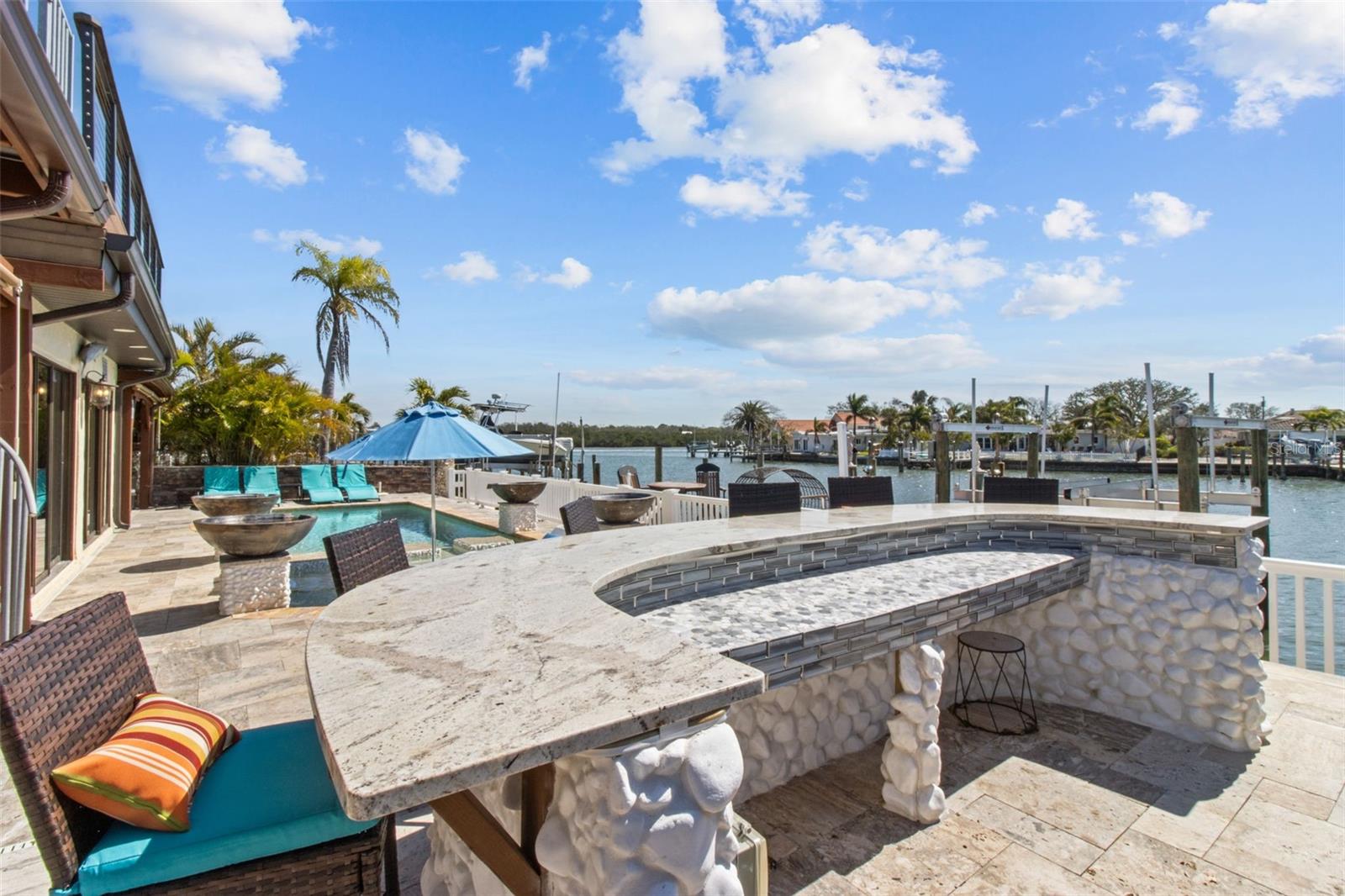 357 LA HACIENDA DR