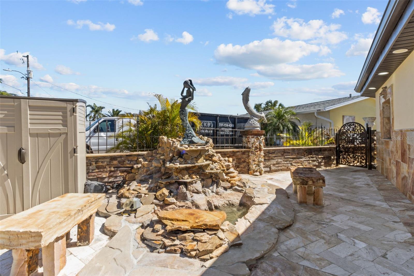 357 LA HACIENDA DR