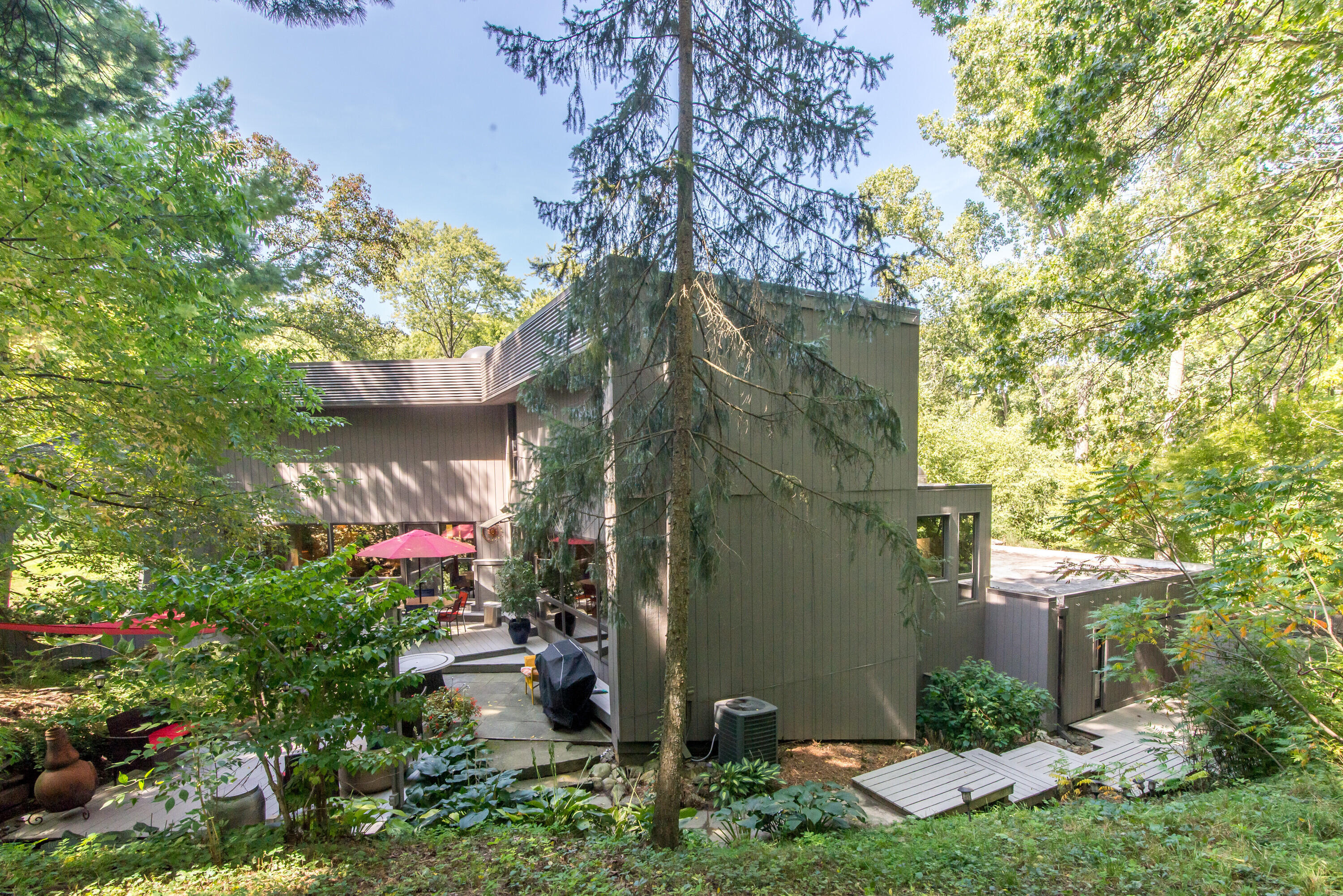 1320 Orkney Drive, Drive