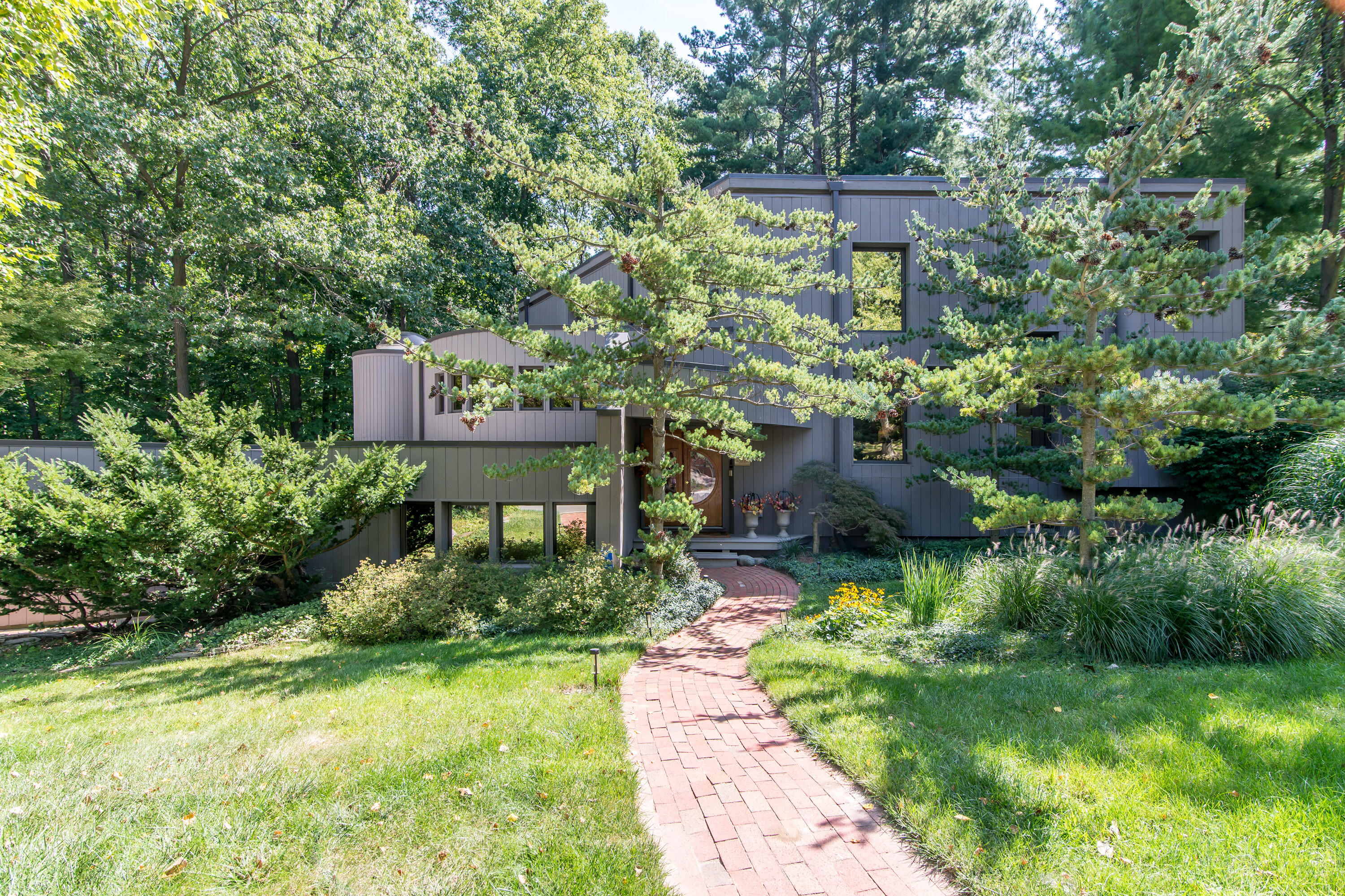 1320 Orkney Drive, Drive