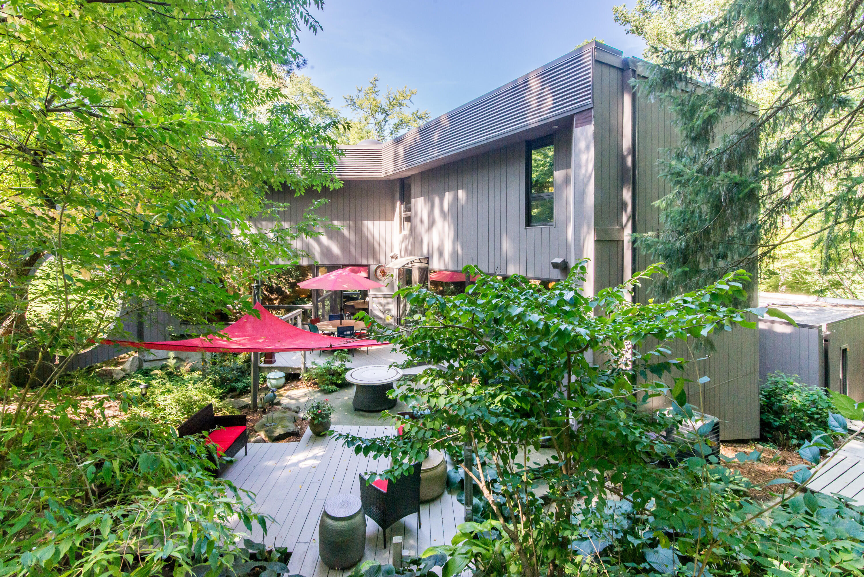 1320 Orkney Drive, Drive