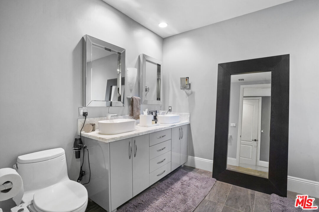 16123 W Sunset Blvd Unit: 202