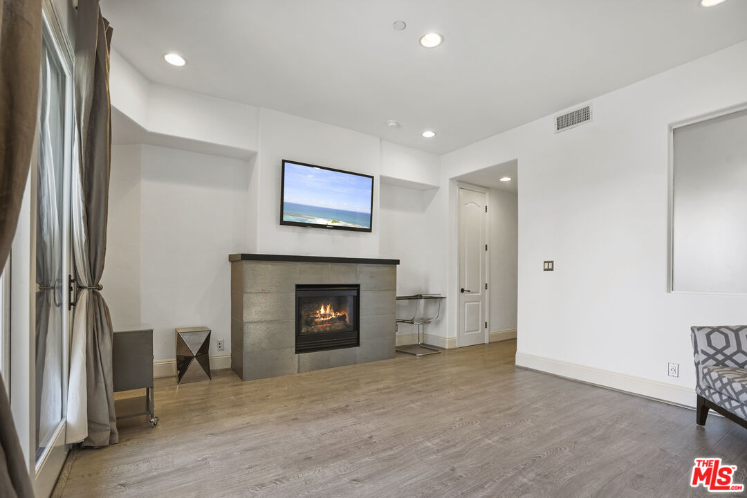 16123 W Sunset Blvd Unit: 202