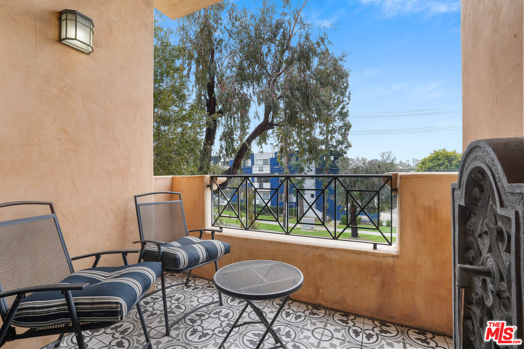 16123 W Sunset Blvd Unit: 202