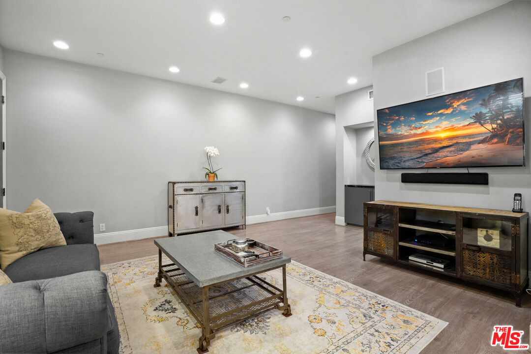 16123 W Sunset Blvd Unit: 202