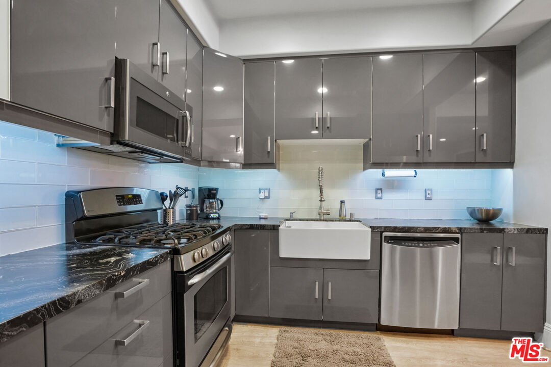 16123 W Sunset Blvd Unit: 202