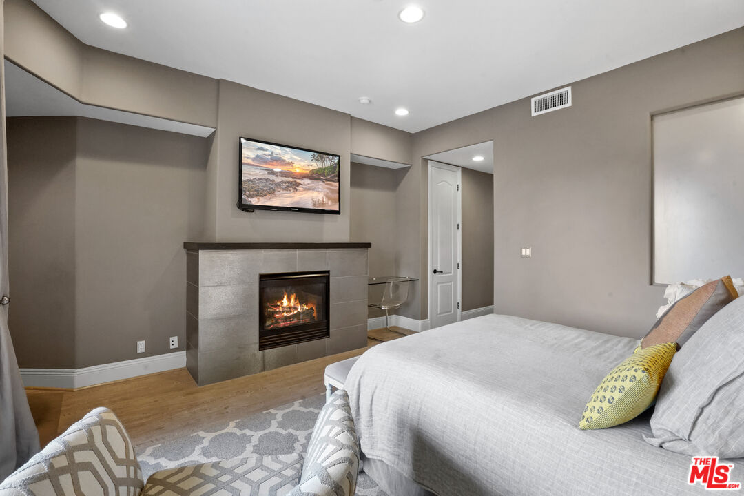 16123 W Sunset Blvd Unit: 202