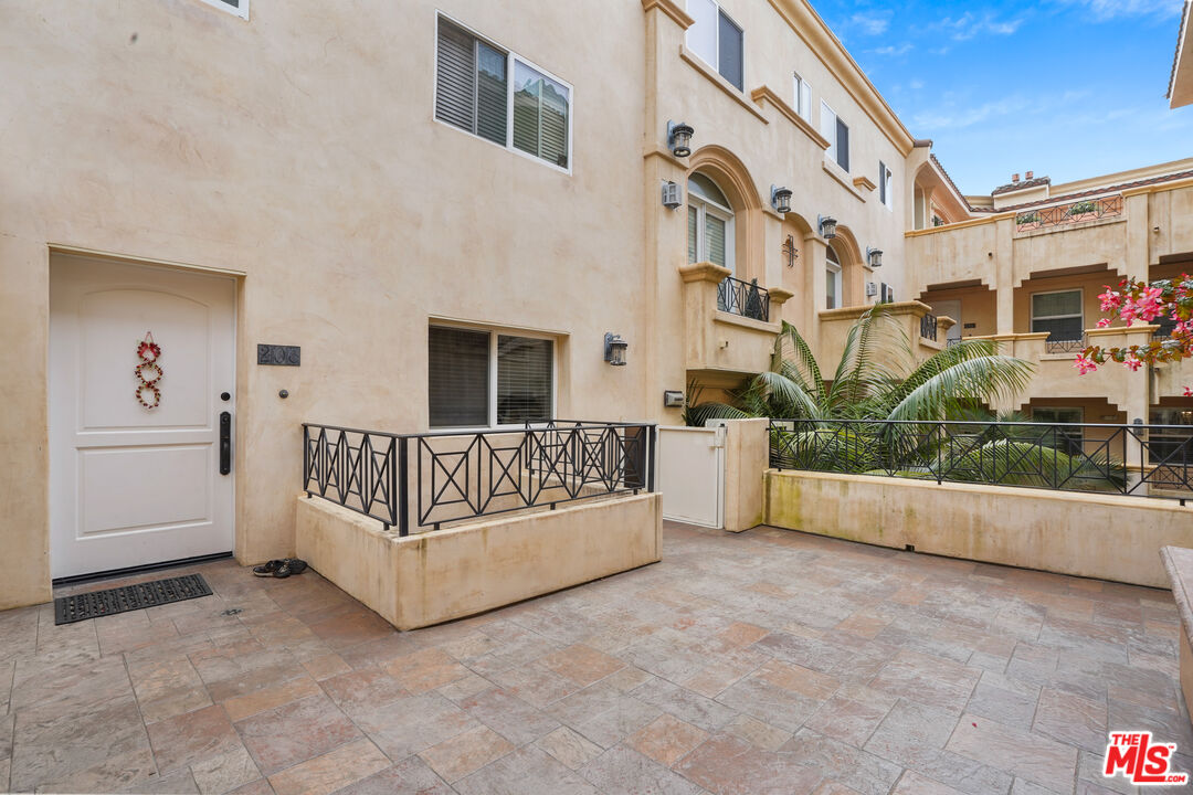 16123 W Sunset Blvd Unit: 202