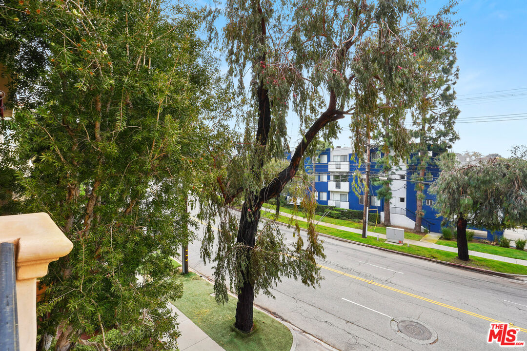16123 W Sunset Blvd Unit: 202