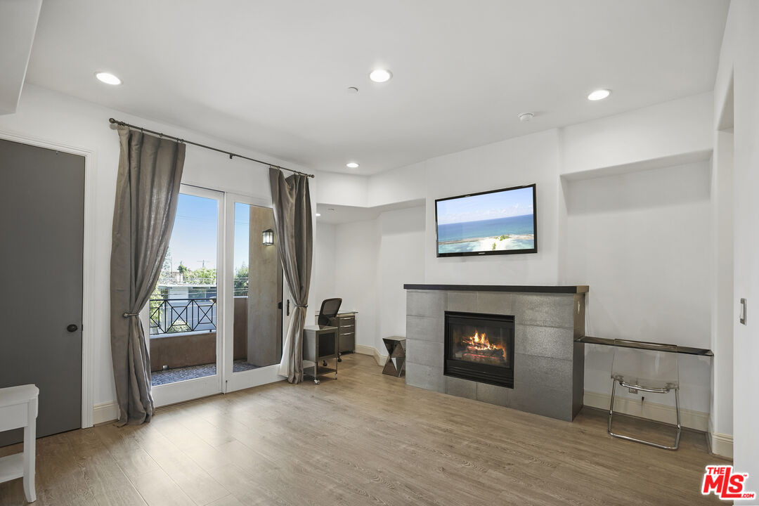16123 W Sunset Blvd Unit: 202