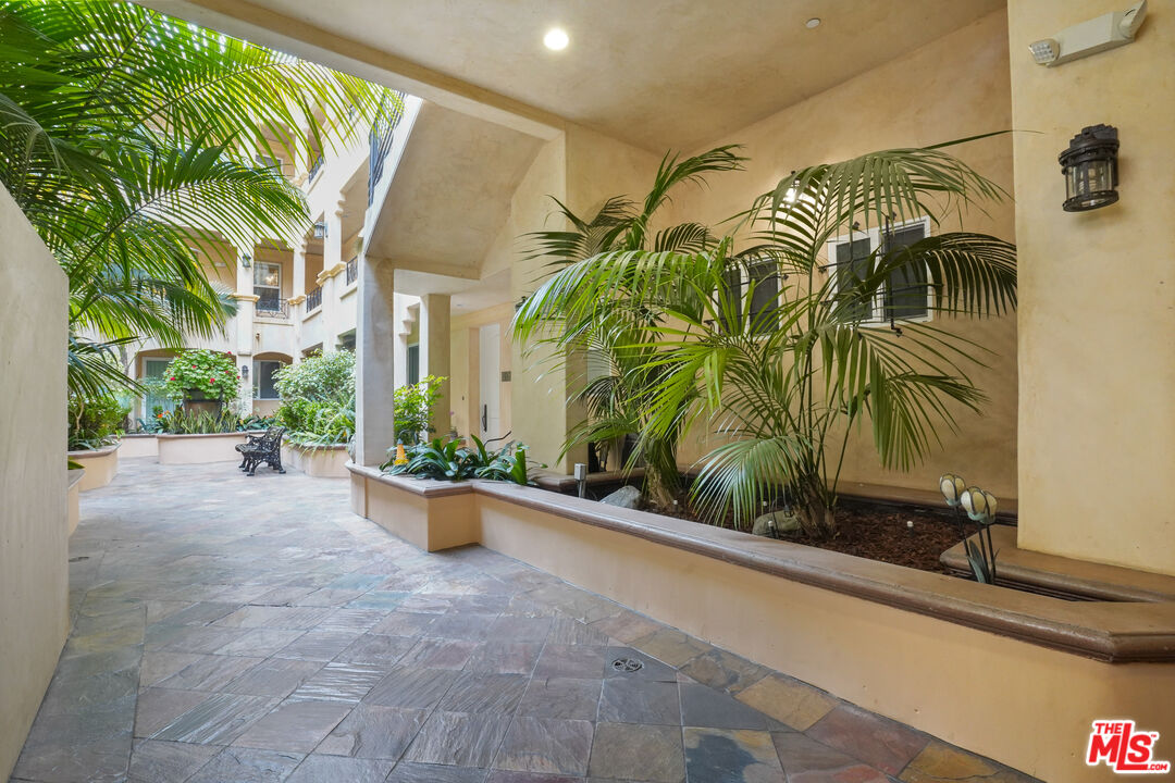 16123 W Sunset Blvd Unit: 202