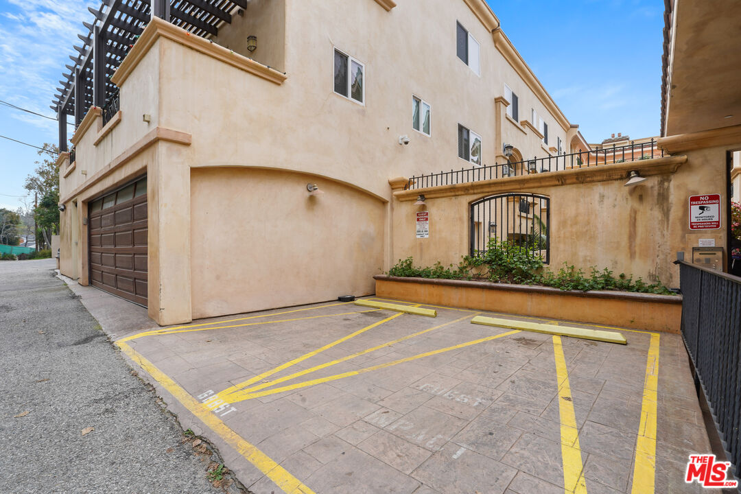 16123 W Sunset Blvd Unit: 202