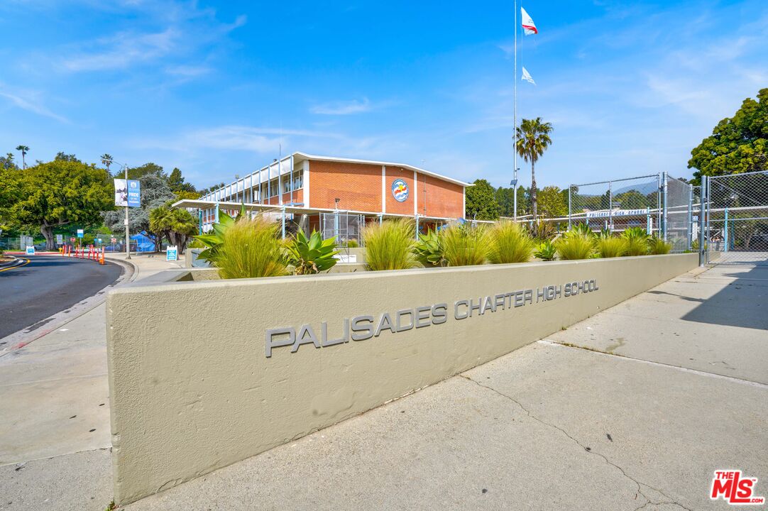 16123 W Sunset Blvd Unit: 202