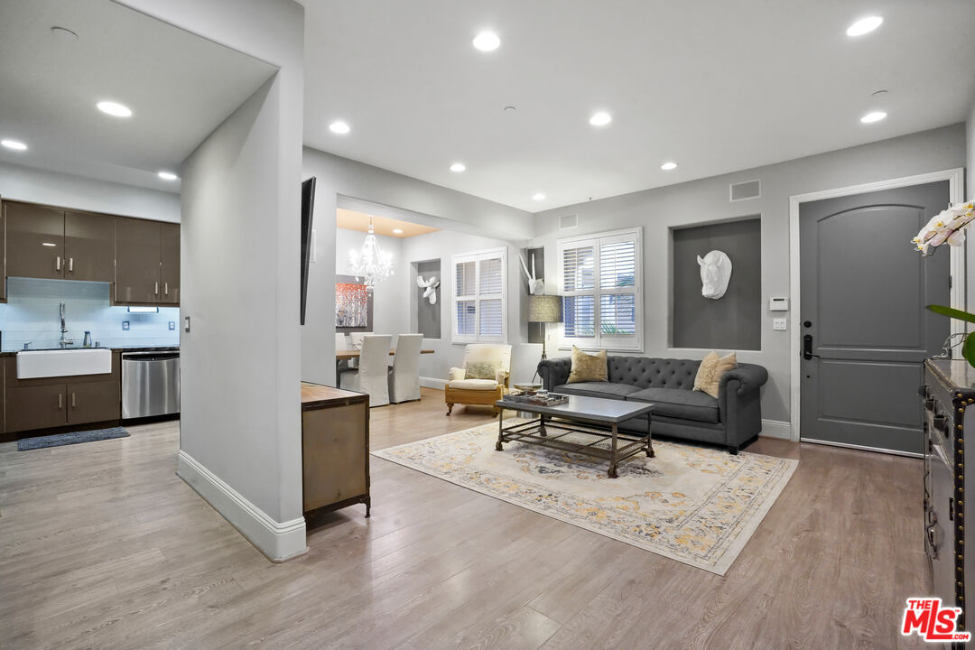 16123 W Sunset Blvd Unit: 202
