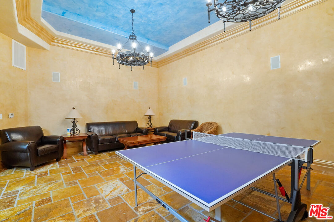 16123 W Sunset Blvd Unit: 202