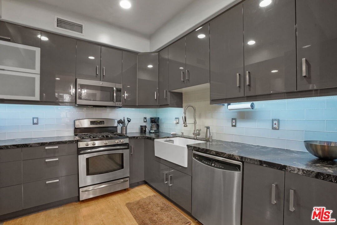 16123 W Sunset Blvd Unit: 202