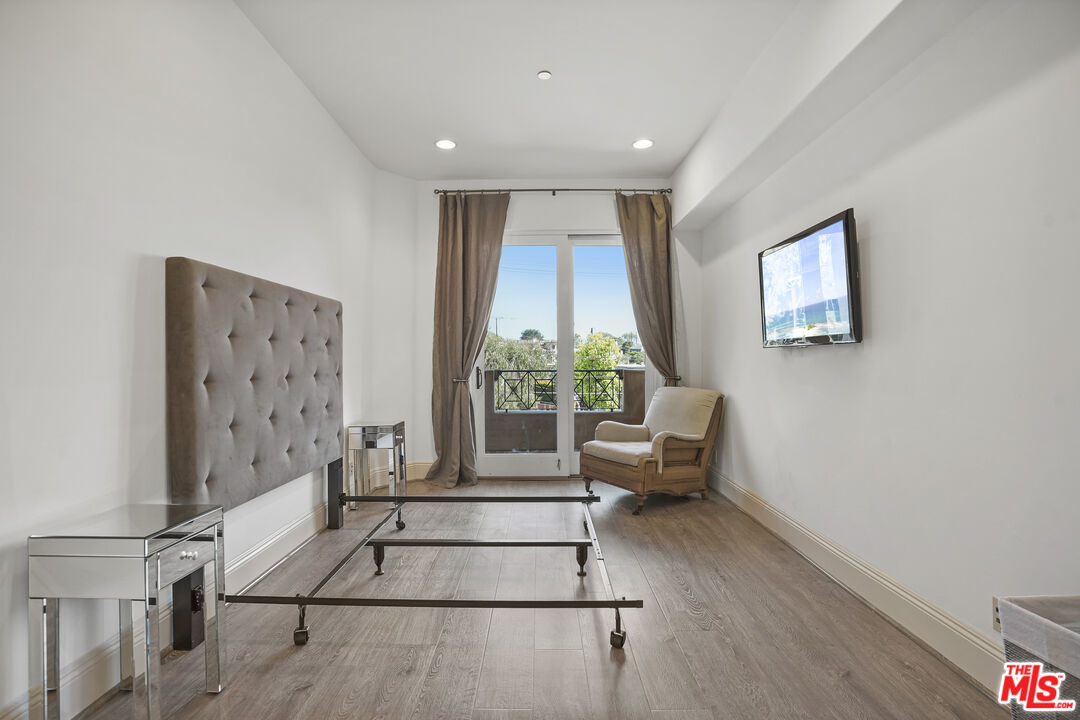 16123 W Sunset Blvd Unit: 202