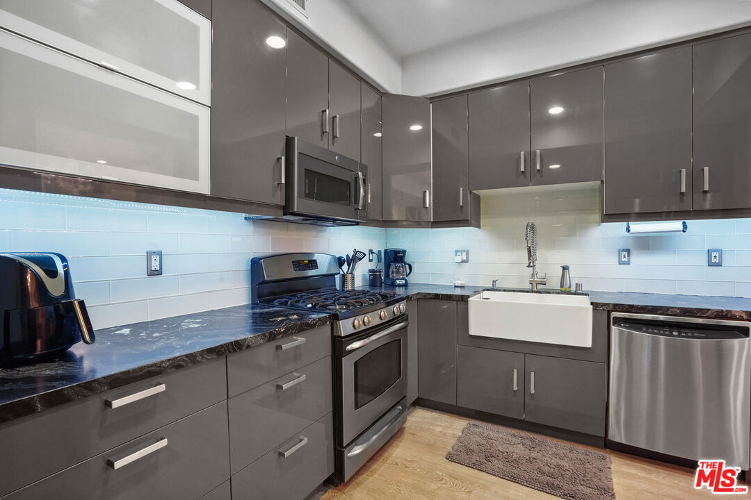 16123 W Sunset Blvd Unit: 202