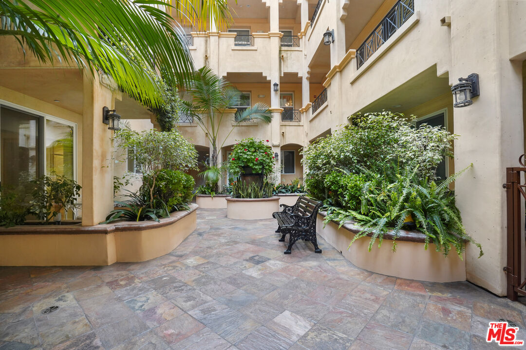 16123 W Sunset Blvd Unit: 202