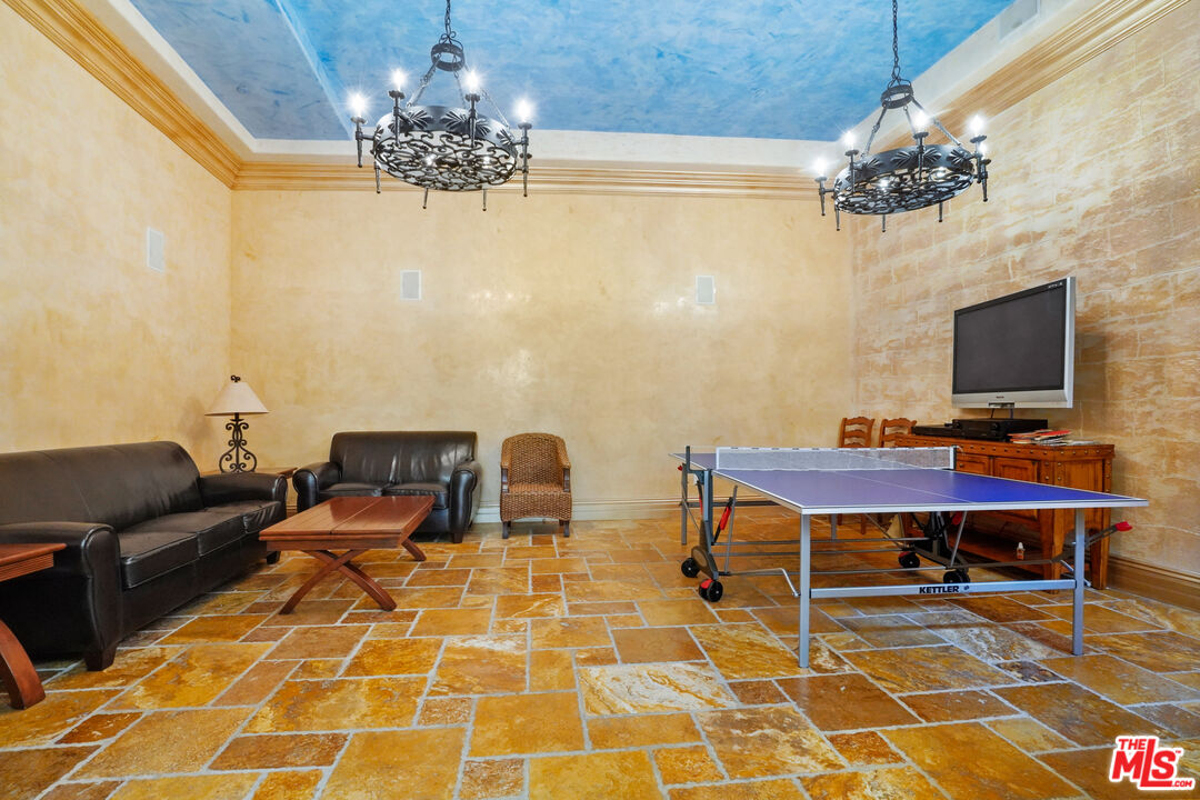 16123 W Sunset Blvd Unit: 202