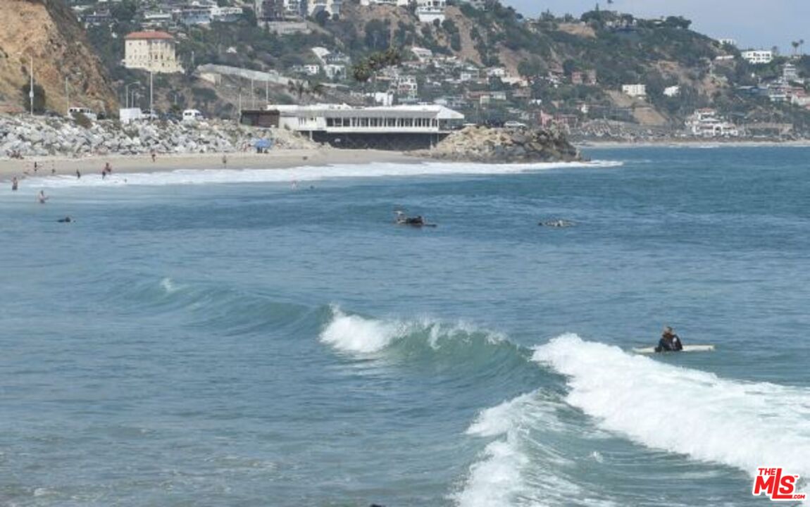 2088 Topanga Skyline Dr