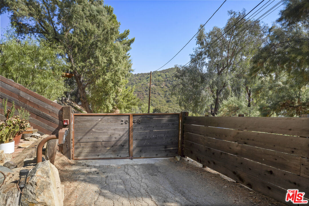 2088 Topanga Skyline Dr