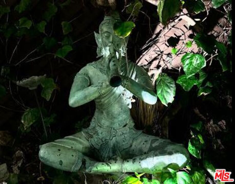 2088 Topanga Skyline Dr