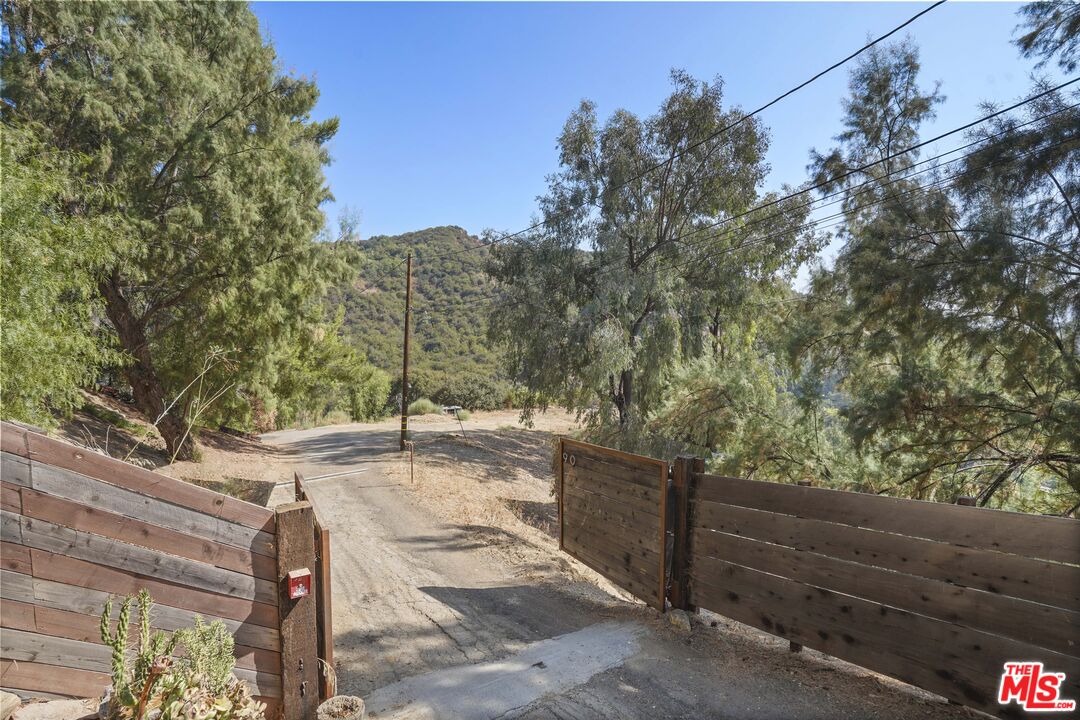 2088 Topanga Skyline Dr