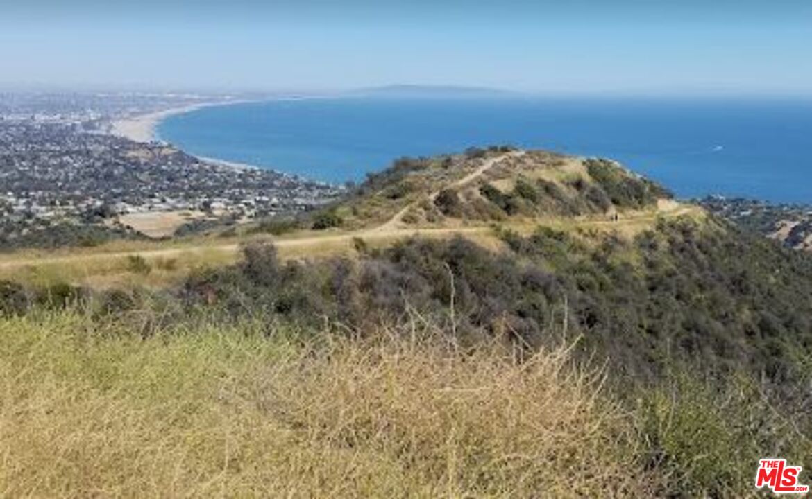 2088 Topanga Skyline Dr