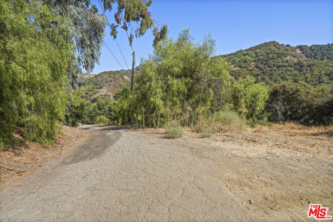 2088 Topanga Skyline Dr