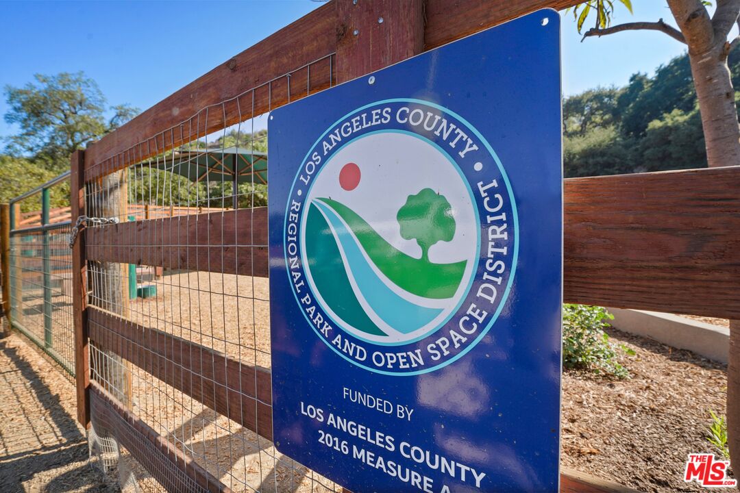 2088 Topanga Skyline Dr