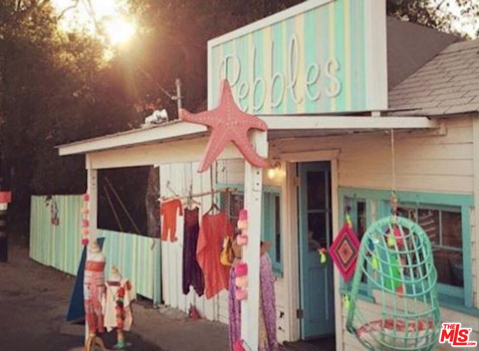 2088 Topanga Skyline Dr