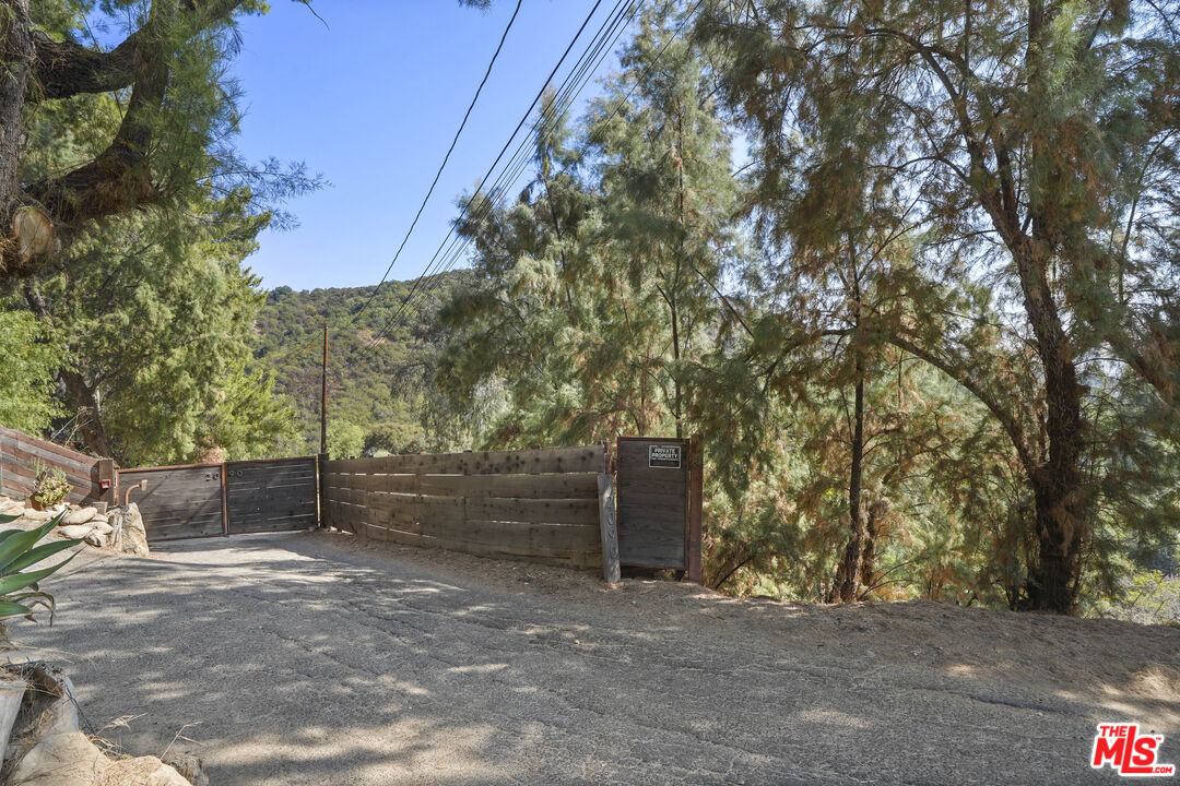 2088 Topanga Skyline Dr