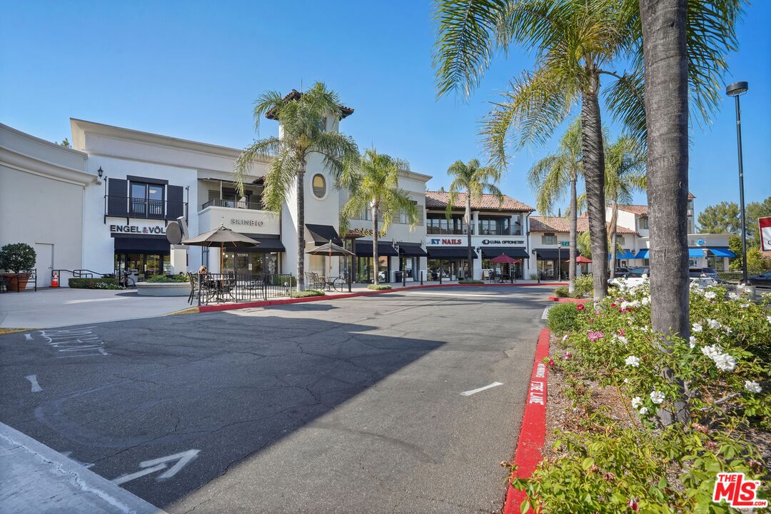 2088 Topanga Skyline Dr