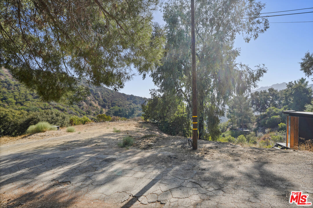 2088 Topanga Skyline Dr