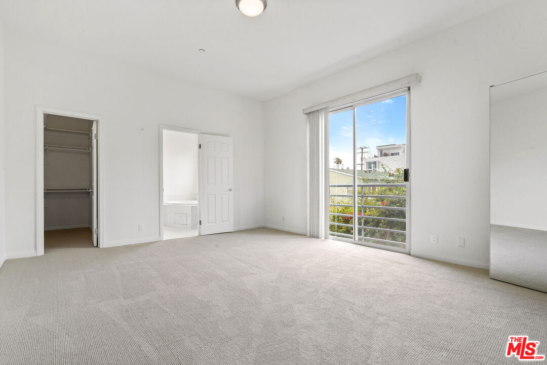 1325 ARIZONA AVE Unit: 201