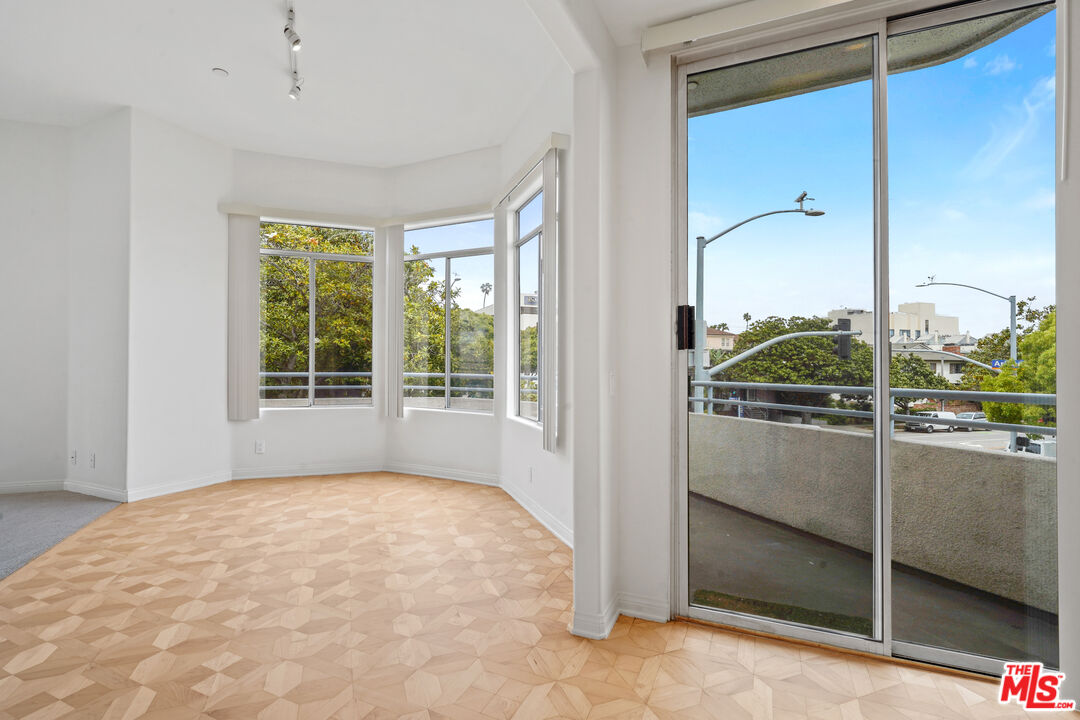 1325 ARIZONA AVE Unit: 201