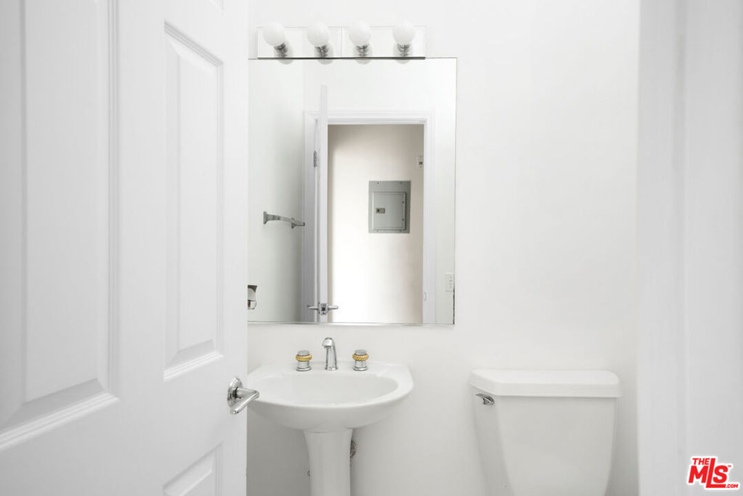 1325 ARIZONA AVE Unit: 201