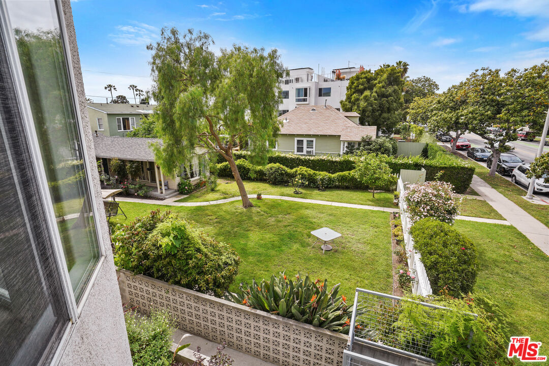 1325 ARIZONA AVE Unit: 201