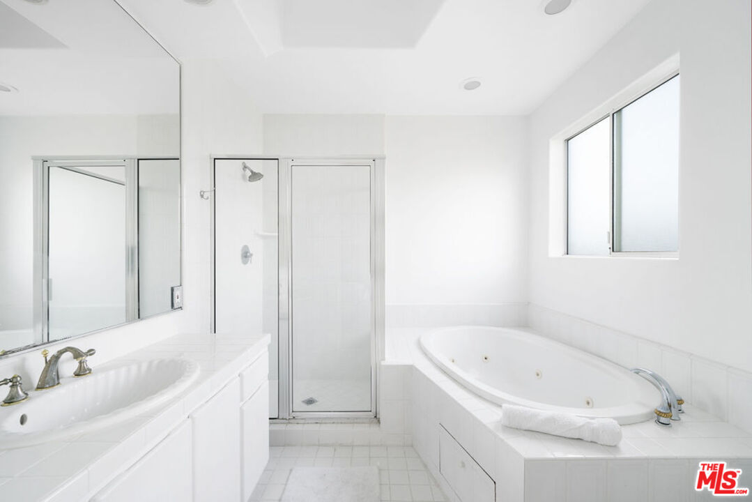 1325 ARIZONA AVE Unit: 201