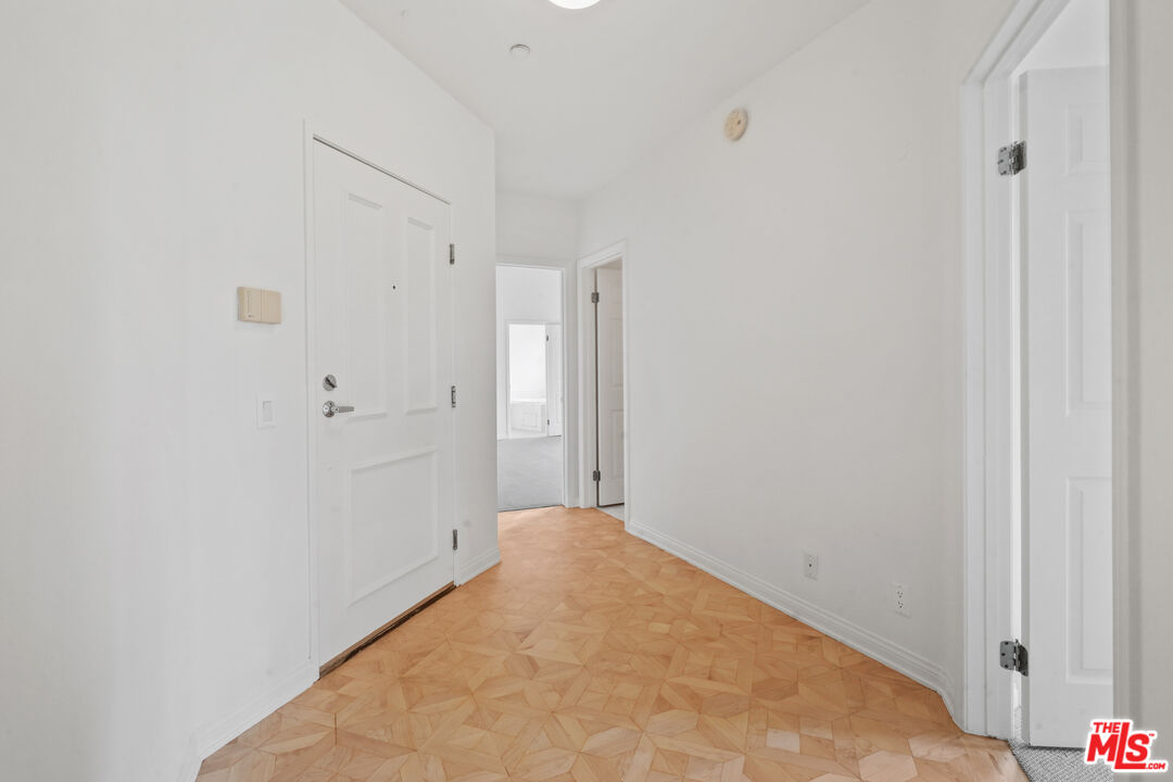 1325 ARIZONA AVE Unit: 201