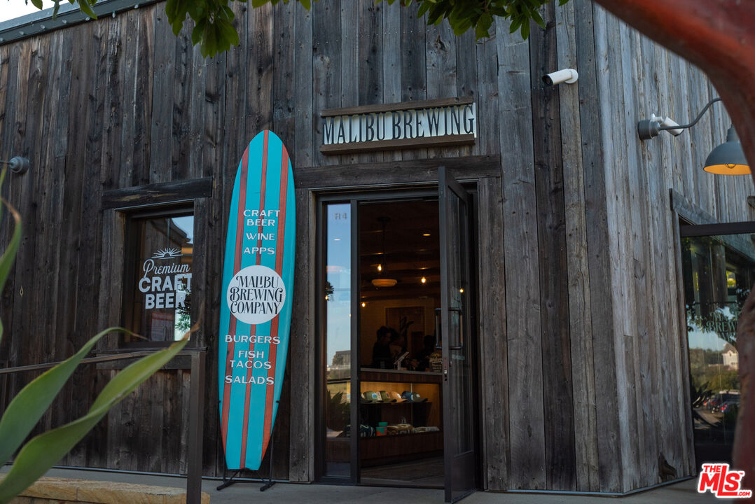 34229 Mulholland Hwy