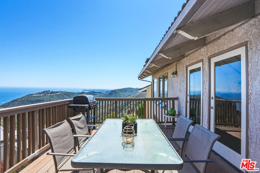 2965 Seabreeze Dr