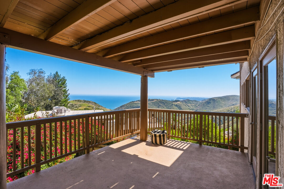 2965 Seabreeze Dr