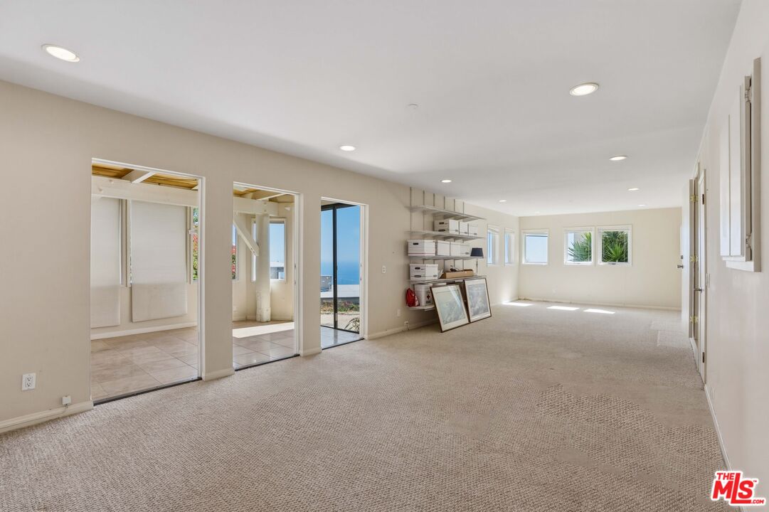 2965 Seabreeze Dr