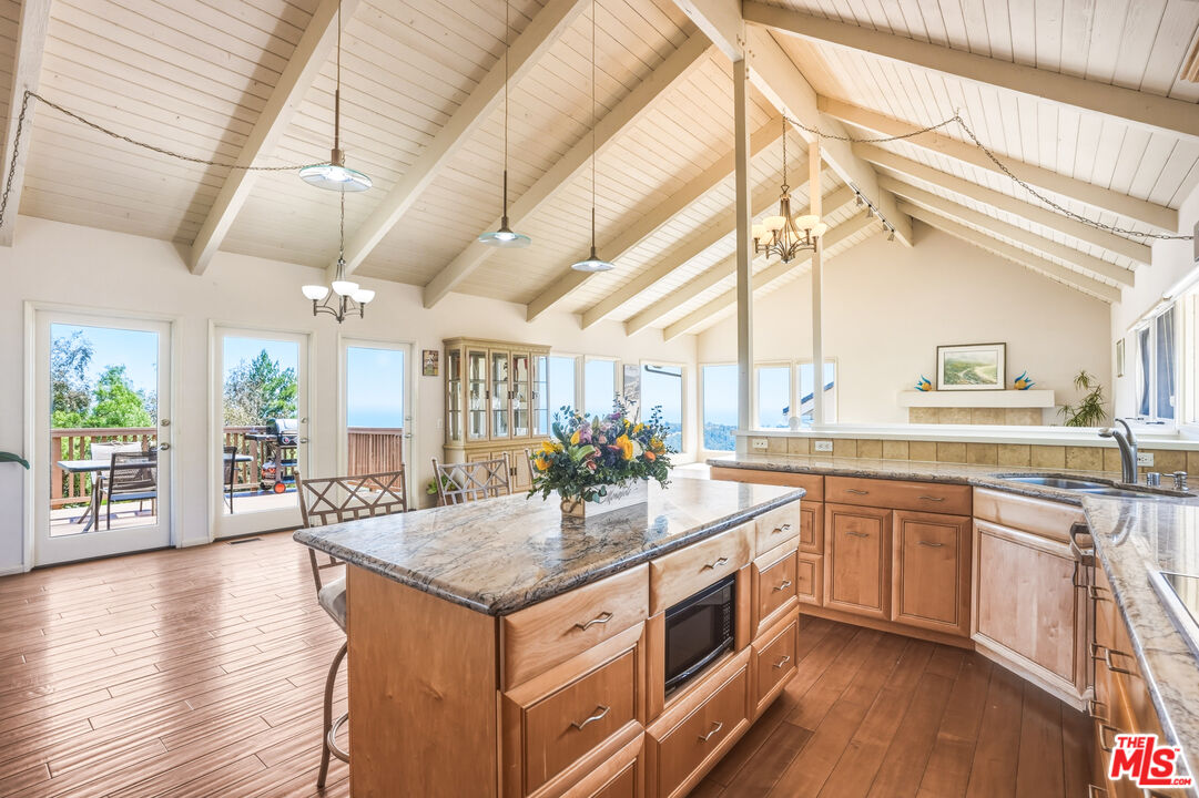 2965 Seabreeze Dr