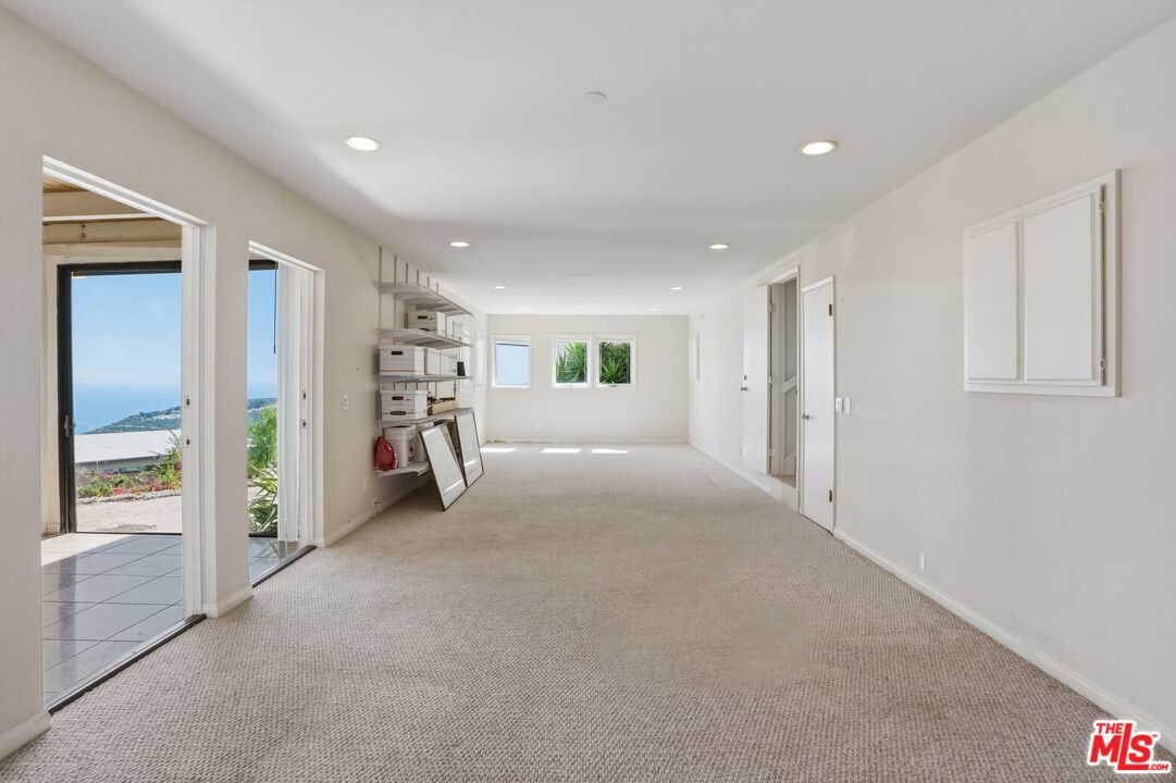 2965 Seabreeze Dr