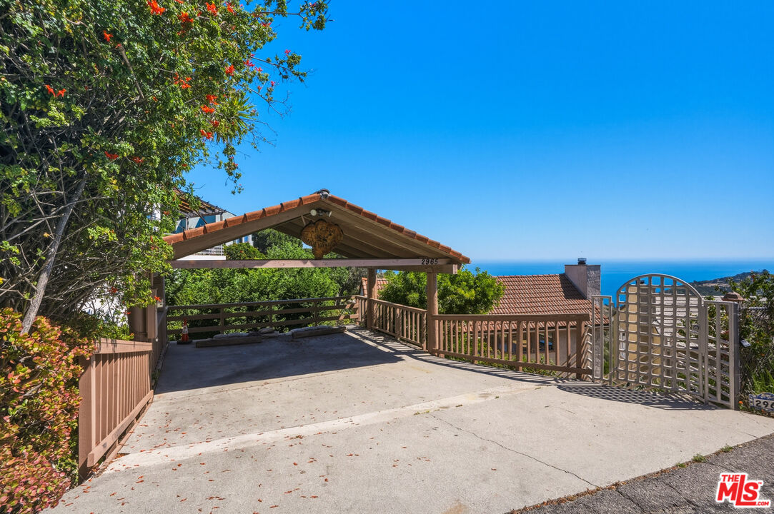 2965 Seabreeze Dr