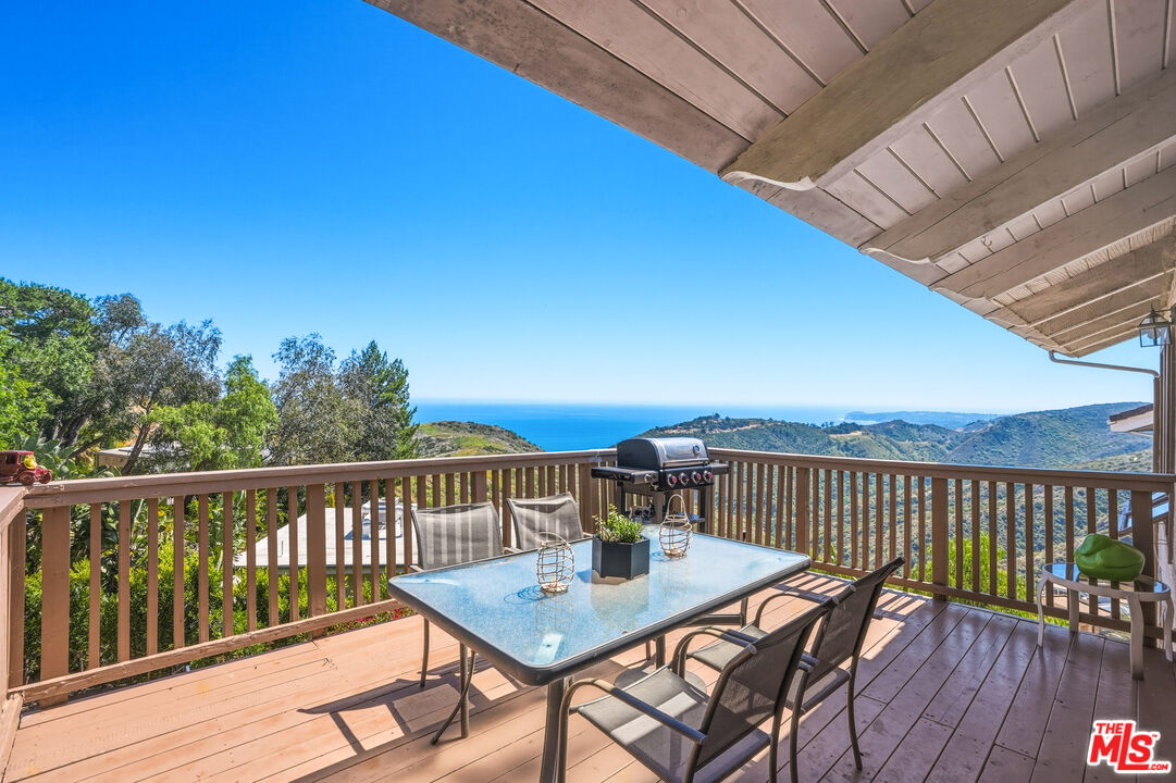 2965 Seabreeze Dr
